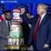 Celebración de Cumpleaños de Donald Trump: Pastel Espectacular y Críticas a Biden
