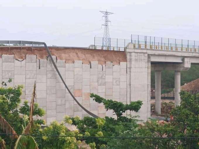 Desprendimiento de Placas de Concreto en Puente del Tren Maya en Yucatán