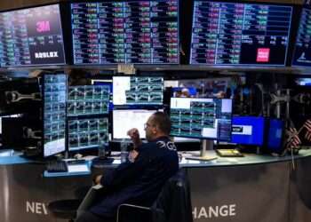 Wall Street Opera con Resultados Mixtos; Nvidia Sigue en Declive