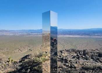 Retiran Misterioso Monolito Brillante de Reserva Natural Cerca de Las Vegas