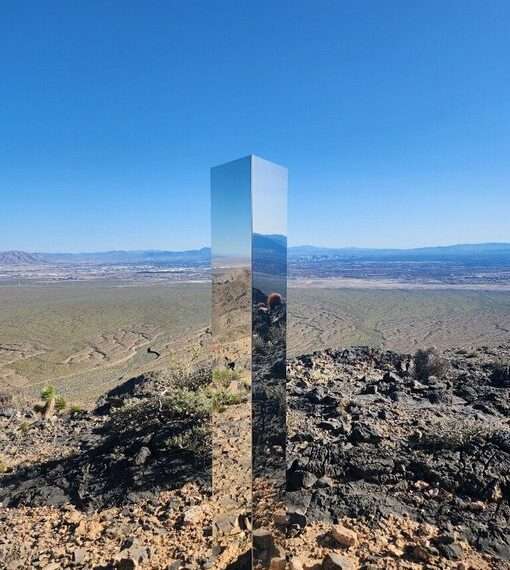 Retiran Misterioso Monolito Brillante de Reserva Natural Cerca de Las Vegas