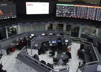 La BMV registra pérdidas; Cemex y Peñoles lideran las caídas