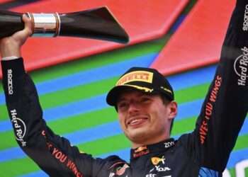 Verstappen Gana en España: ¿Qué Pasó con ‘Checo’ Pérez?