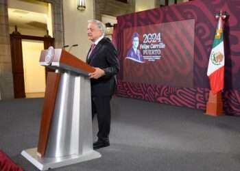 AMLO aborda reunión con Sheinbaum y gobernadores de Morena en su mañanera
