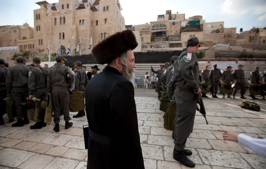 Intrusión de Radicales en la Explanada de las Mezquitas de Jerusalén en el Día de la Bandera