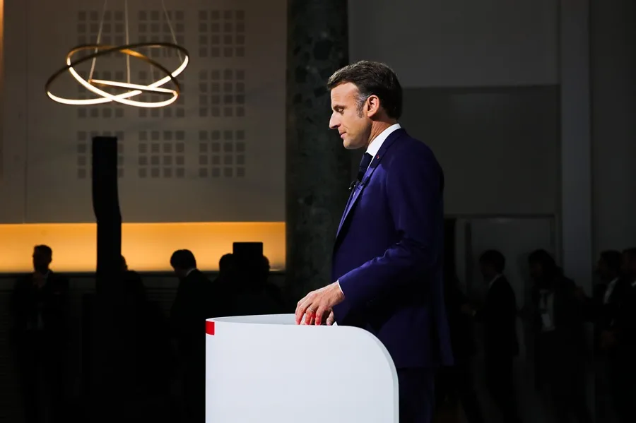 El presidente francés, Emmanuel Macron, busca ampliar su base de apoyo como respuesta a la polarización política en Francia, representada por la extrema derecha y la extrema izquierda.