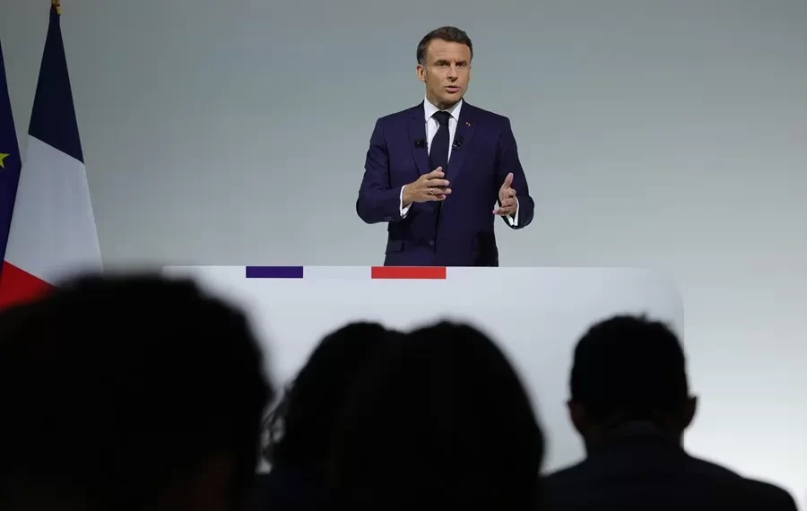 Macron Aboga por una Ampliación de su Base en Respuesta a la Polarización Política en Francia