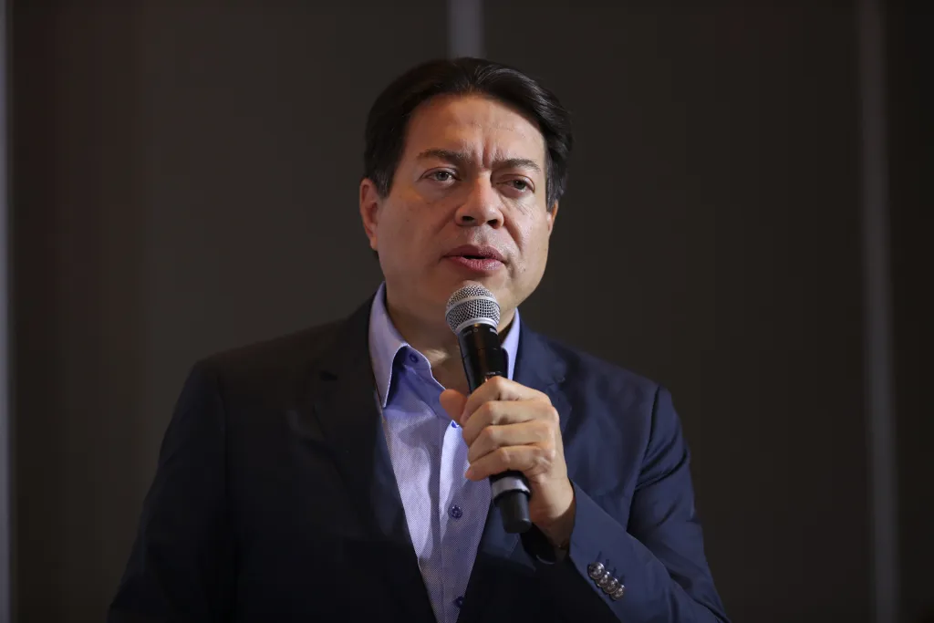 El presidente de Morena, Mario Delgado, anuncia el respaldo de la coalición oficialista para impulsar las reformas del presidente López Obrador