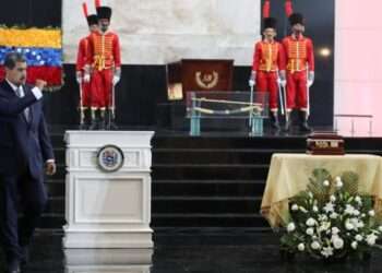 Venezuela honra a su primer presidente con traslado al Panteón Nacional