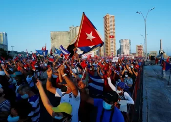 Condena en Cuba: Cinco Personas Sentenciadas por Protestas y Activismo Digital