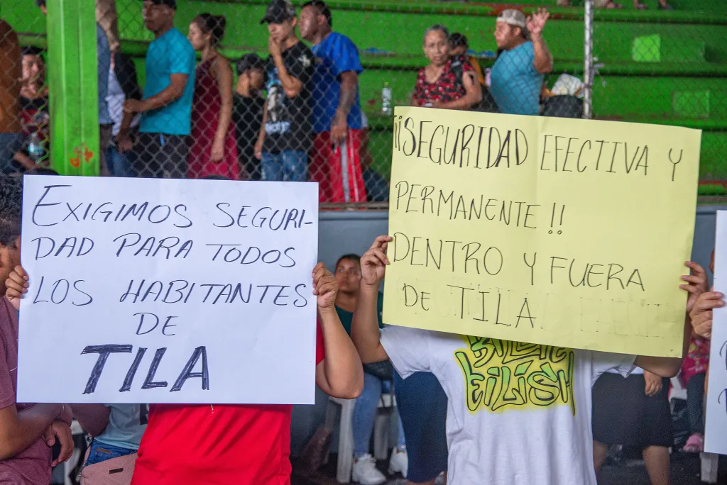 Pobladores Choles de Tila protestan ante la falta de garantías para regresar a sus hogares.
