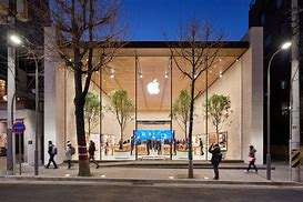 Apple enfrenta la urgencia de demostrar avances en inteligencia artificial ante los recientes desarrollos destacados de OpenAI, Google y Microsoft.