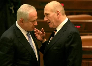 Ehud Olmert Acusa a Netanyahu de Poner en Peligro a Israel y Pide su Destitución