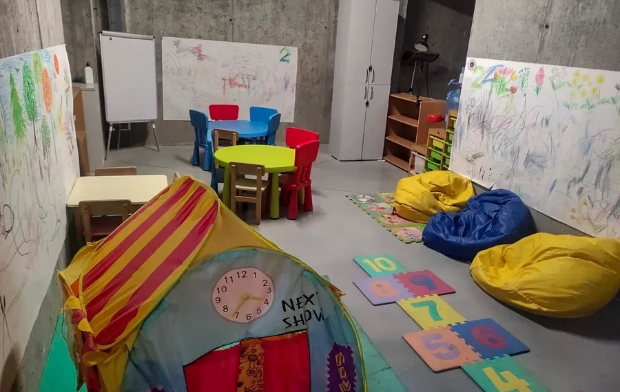 Infraestructura Educativa: Ucrania Construye Escuelas Subterráneas en Zaporiyia