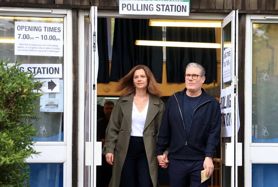 El Partido Conservador británico retira apoyo a candidatos investigados por apostar sobre la fecha de las elecciones.