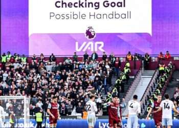 La Premier League Vota a Favor de Mantener el VAR a Pesar de las Controversias