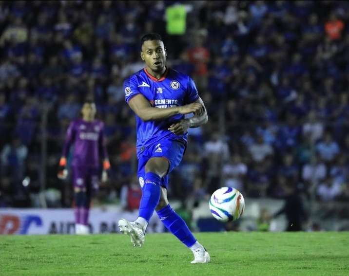 Willer Ditta Pilar Defensivo de Cruz Azul con Futuro Prometedor