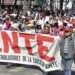 Profesores de la CNTE chocan con la policía y dañan el Palacio Nacional después de la reunión con AMLO