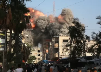 Nuevo Ataque en el Centro de Gaza: Se Reportan Seis Víctimas Mortales
