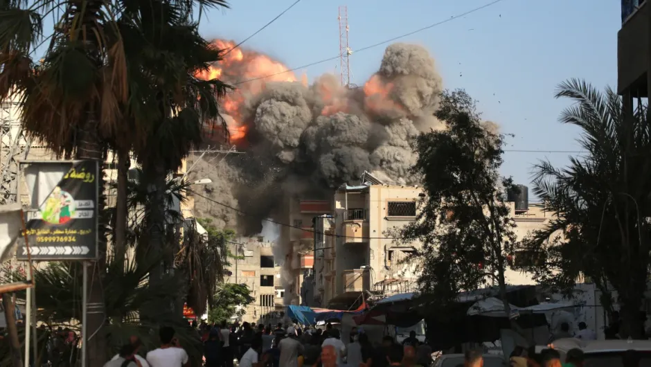 Nuevo Ataque en el Centro de Gaza: Se Reportan Seis Víctimas Mortales