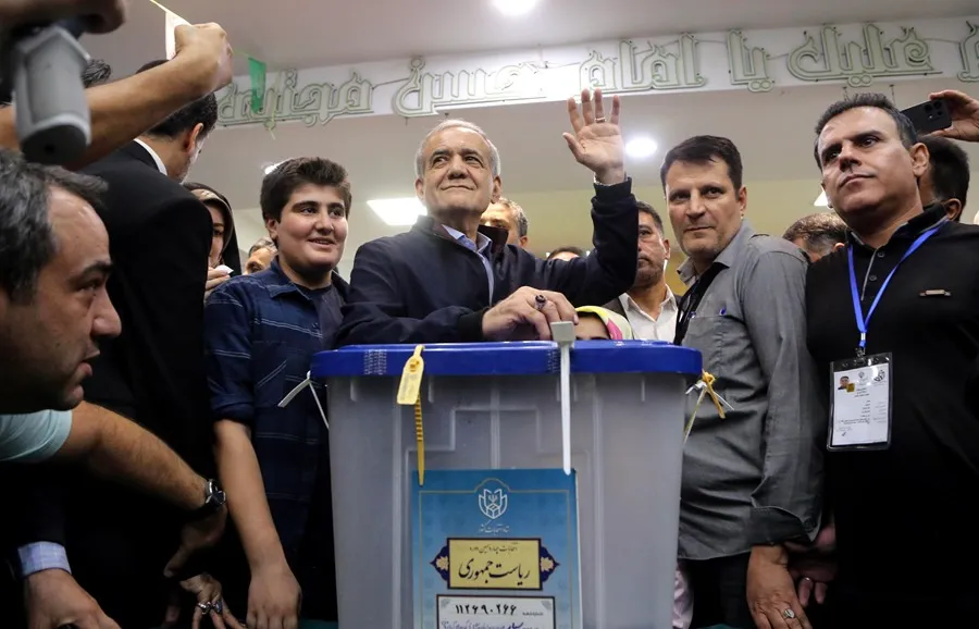 Irán celebra elecciones presidenciales anticipadas entre la indiferencia y preocupaciones económicas.