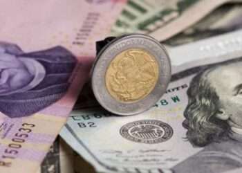 Precio del dólar hoy: peso mexicano se debilita por la reunión entre AMLO y Sheinbaum