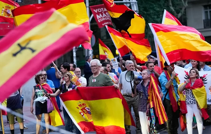 Permiten Reuniones de Rezo Frente a Sede del PSOE Durante Elecciones Europeas