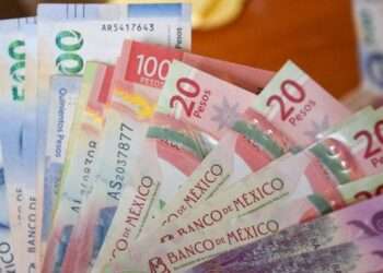 Peso mexicano avanza más de 1% y perfila ganancia semanal