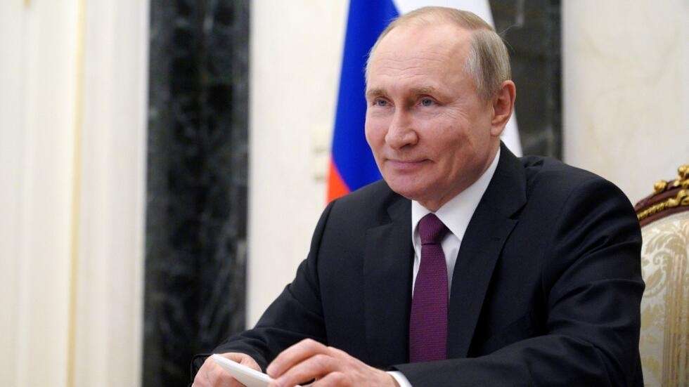 El presidente ruso critica la acción del G7 y promete represalias.