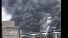 Complejo de Pemex en Reforma, Chiapas, sufre explosión; llamas se elevan hasta 15 metros
