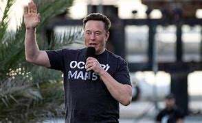 Se alega que Elon Musk tenía conocimiento interno al vender acciones por un valor de 7,500 millones de dólares.