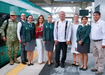 Sheinbaum elogia el Tren Maya como “una hazaña histórica” durante recorrido con AMLO
