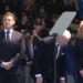 Biden: ¿Agotado o un Simple Descuido? Momento Incómodo Durante Conmemoración del Día D