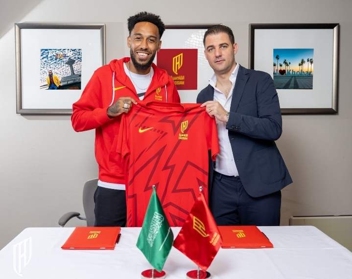 Pierre-Emerick Aubameyang se une al Al-Qadsiah para la temporada 2024-2025