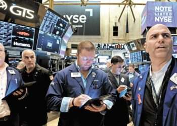 Wall Street Avanza en Segundo Día del Testimonio de Powell