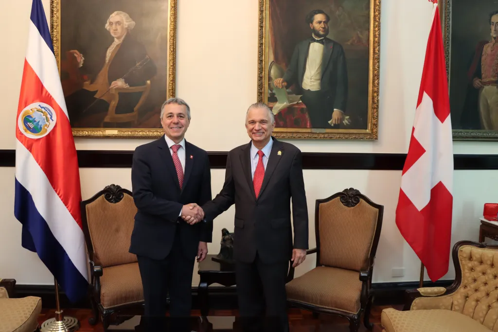 El ministro de Exteriores de Costa Rica, Arnoldo André, considera un acuerdo migratorio similar al de Panamá con EE.UU.