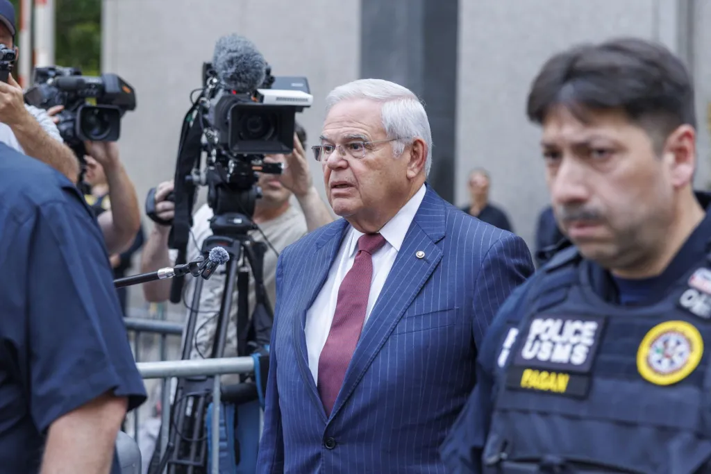 El senador Bob Menéndez tiene planeado renunciar