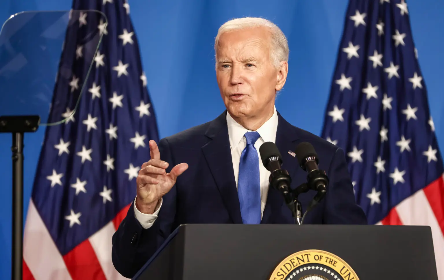 Biden Decide Continuar en la Carrera Presidencial a Pesar de las Presiones Internas