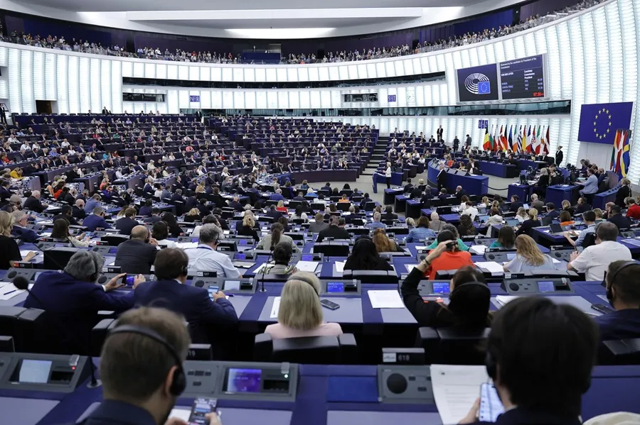 Ursula von der Leyen asegura la confianza del Parlamento Europeo con 401 votos a favor de su reelección.