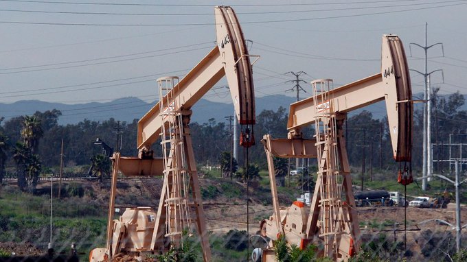 El precio del petróleo sube tras caer a mínimos en seis semanas