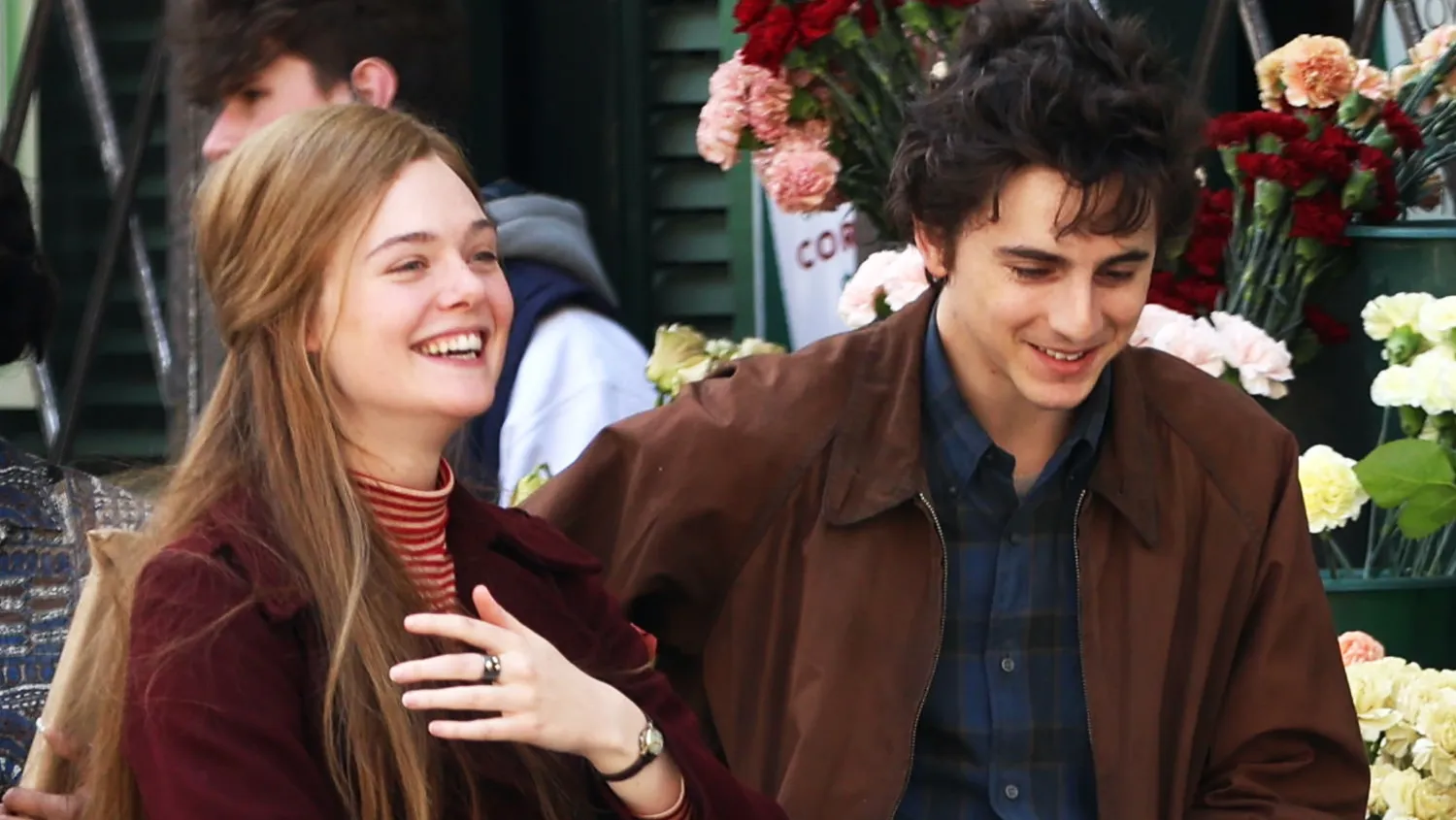 Timothée Chalamet interpreta a Bob Dylan en 'A Complete Unknown', una película que explora sus inicios musicales en los años 60.