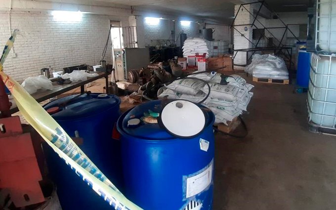 Descubren Gran Laboratorio de Metanfetamina en Sudáfrica; Detenidos Dos Mexicanos