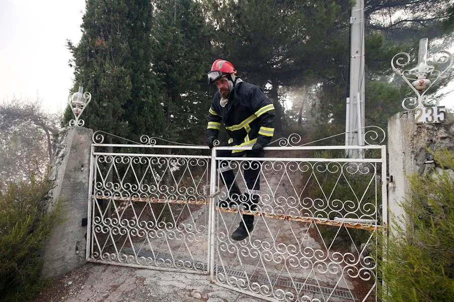 Tragedia en Niza: Siete Muertos, Incluidos Tres Niños, en Incendio Sospechoso