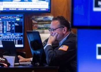 Índices de Wall Street muestran movimientos mixtos, inversionistas esperan datos cruciales