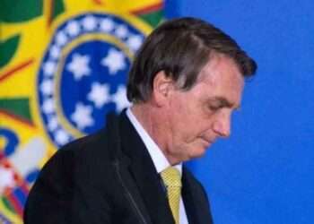 Jair Bolsonaro Acusado por Venta Ilegal de Joyas y Falsificación de Documentos