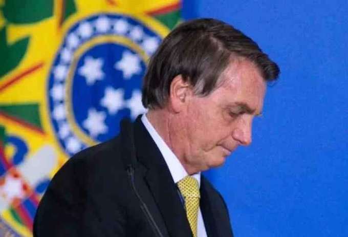Jair Bolsonaro Acusado por Venta Ilegal de Joyas y Falsificación de Documentos