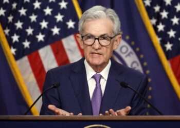 Presidente de la Fed Advierte sobre Enfriamiento del Mercado Laboral