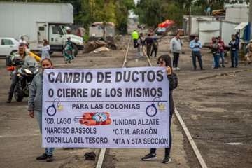 PEMEX realiza limpieza en Neza CDMX por olor a gasolina