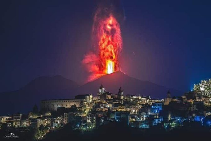 Erupción del Volcán Etna: Lava y Cenizas Causan Cierre del Aeropuerto de Catania