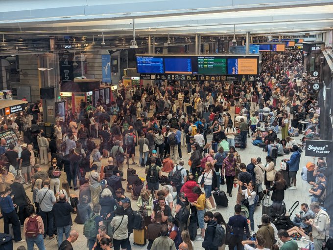 Fuegos provocados paralizan trenes en Francia antes de los Juegos Olímpicos